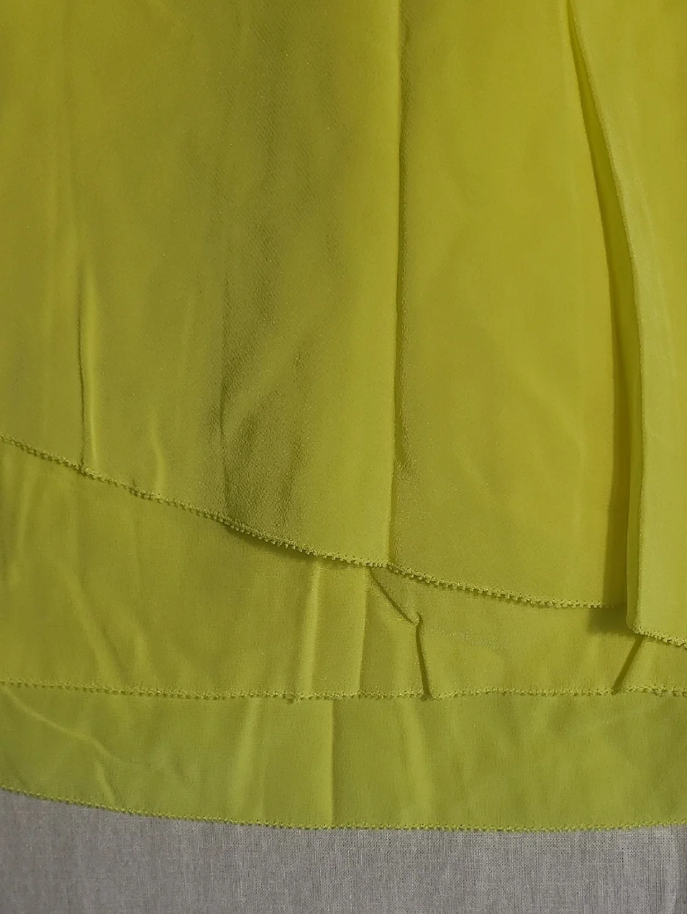 Trina Turk Silk Sleeveless Layered Neon Yellow Women's Top Size Medium - Picture 7 of 7